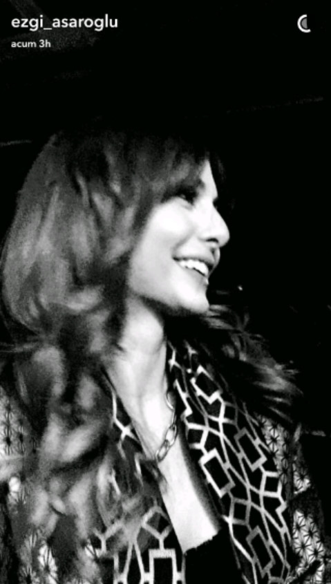 „Sunt liberă precum o melodie nescrisă…„