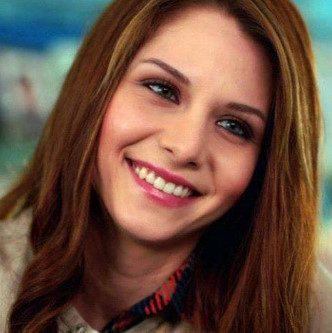 Ezgi Asaroğlu și Decalogul&nbsp;frumuseții