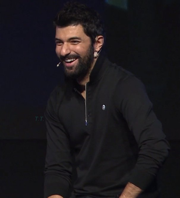 EnginAkyurekEl.jpg