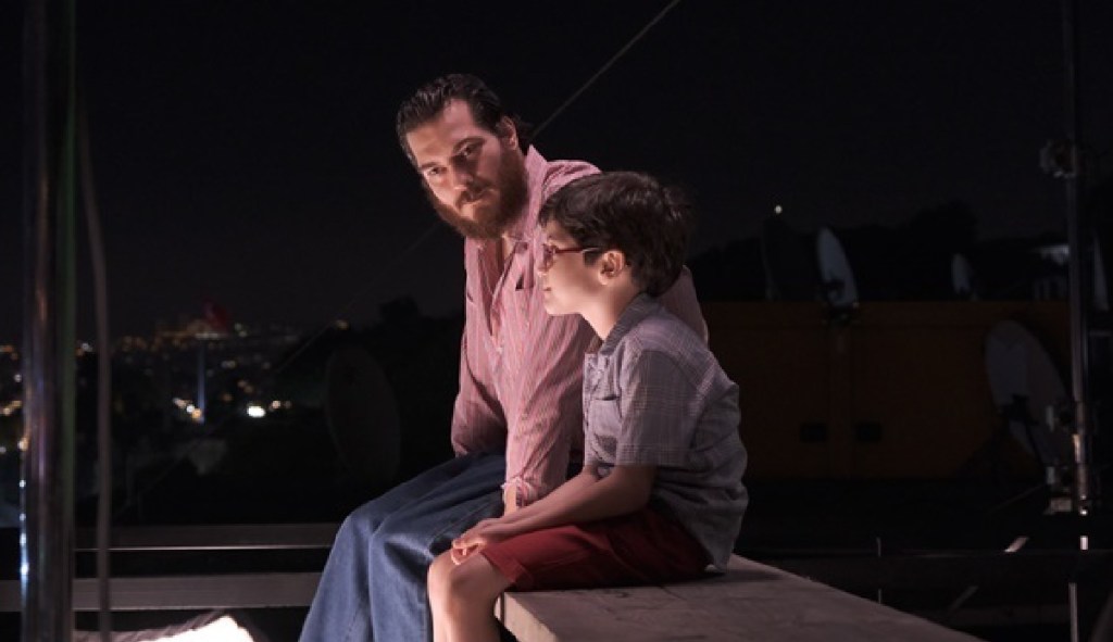 Vieți de hârtie, cu Çağatay Ulusoy, pe&nbsp;NETFLIX