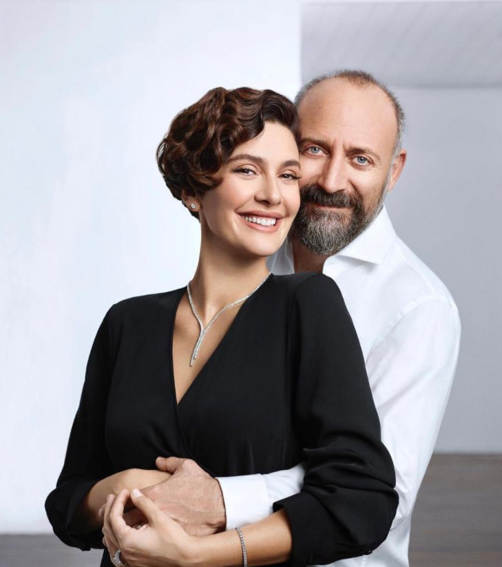 Îmi oferă spațiu pentru că este foarte îndrăgostit de&nbsp;mine