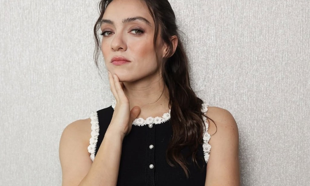 Merve Dizdar este coperta Suplimentului lunar Milliyet dedicat Artei și este apreciată pentru&nbsp;modestie