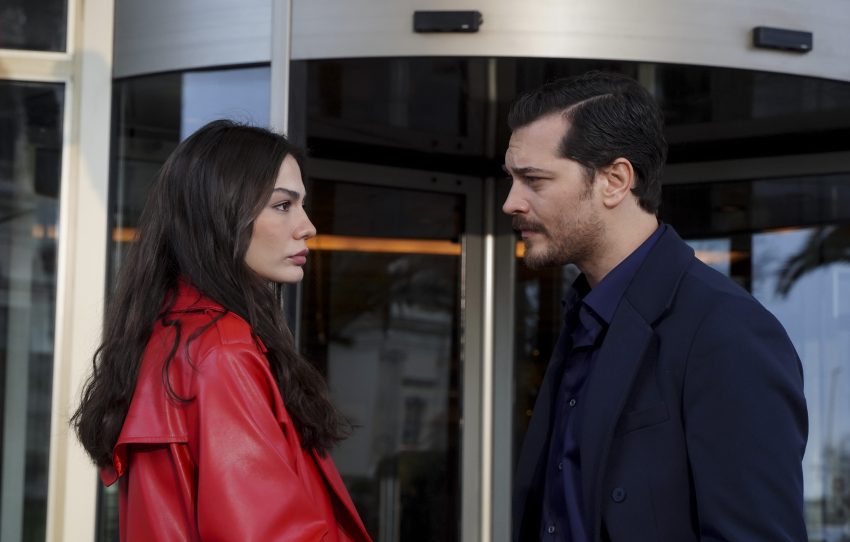 Çağatay Ulusoy și Demet Özdemir la&nbsp;Cannes