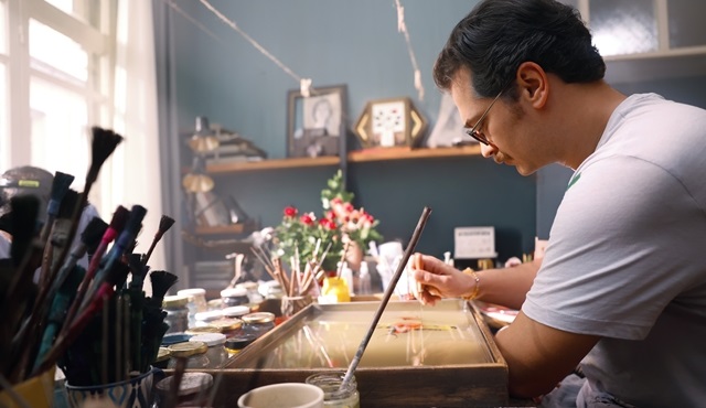 Çağatay Ulusoy și Arta Ebru în filmul „Uykucu/ Adormitul/ The Sleeper” 