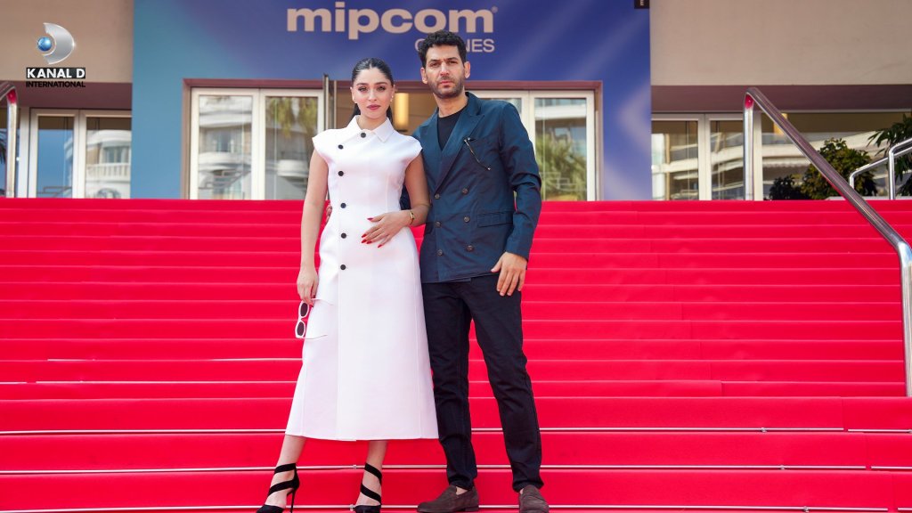 Kanal D face senzație la Cannes! Noul serial „Güller ve Günahlar /Trandafiri și Păcate”, cu Murat Yıldırım şi Cemre Baysel, pe scena&nbsp;internațională