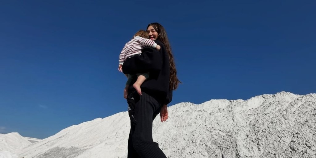 Aziz Doğulu a împlinit 1 an/Ce îi promite mama Neslihan&nbsp;Atagül?